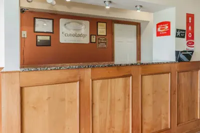 Photo 4 - Econo Lodge Cloverdale