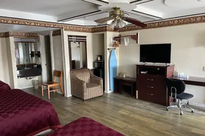 Photo 4 - Budget Inn & Suites Shoreline