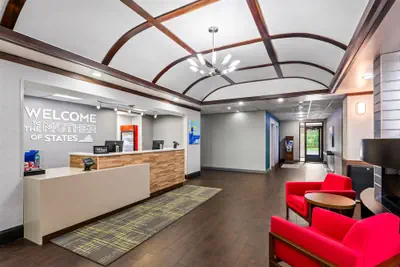 Photo 4 - Hampton Inn & Suites Richmond/Virginia Center