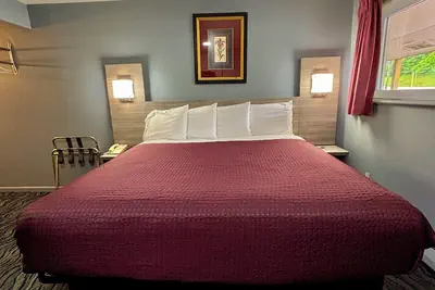Photo 4 - Hometown Inn Athens
