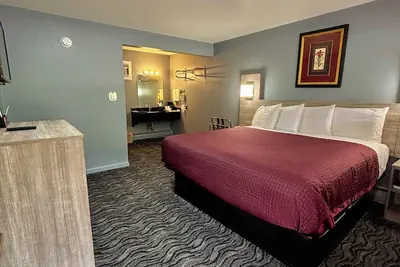 Photo 2 - Hometown Inn Athens