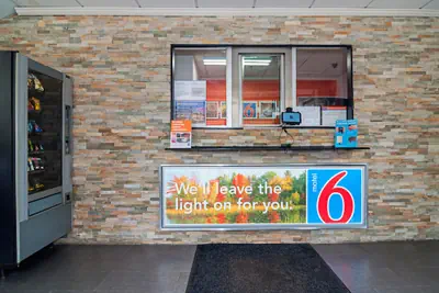 Photo 4 - Motel 6 Elmsford, NY - White Plains