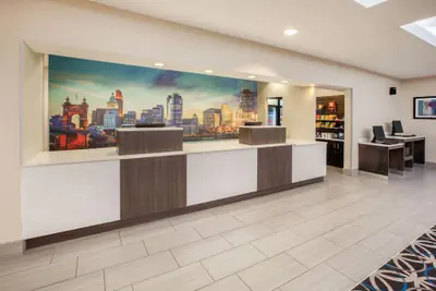 Photo 3 - La Quinta Inn & Suites by Wyndham Cincinnati Airpt Florence