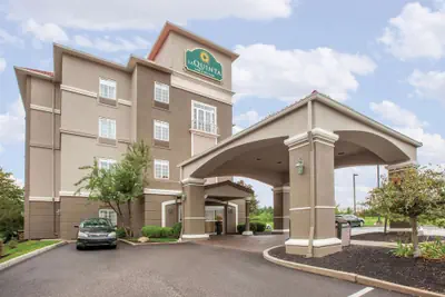 Photo 2 - La Quinta Inn & Suites by Wyndham Cincinnati Airpt Florence