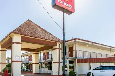 Photo 2 - Econo Lodge And Suites Bricktown