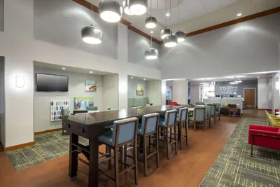 Photo 3 - Hampton Inn & Suites St. Louis at Forest Park