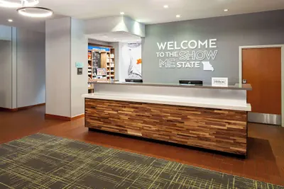 Photo 4 - Hampton Inn & Suites St. Louis at Forest Park