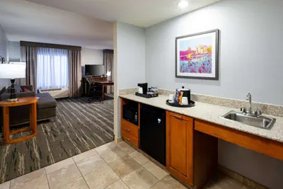 Photo 5 - Hampton Inn & Suites St. Louis at Forest Park