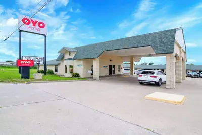 Photo 2 - Three Rivers Executive Inn & Suites By OYO