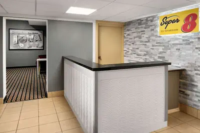 Photo 3 - Super 8 by Wyndham Des Moines
