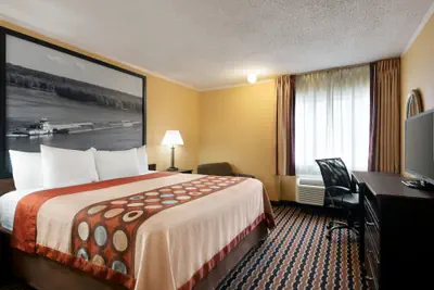 Photo 4 - Super 8 by Wyndham Des Moines