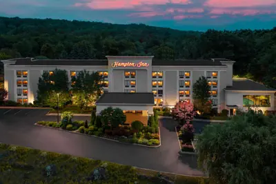 Photo 2 - Hampton Inn Danbury