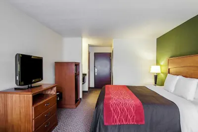 Photo 5 - Comfort Inn & Suites Salem Northeast