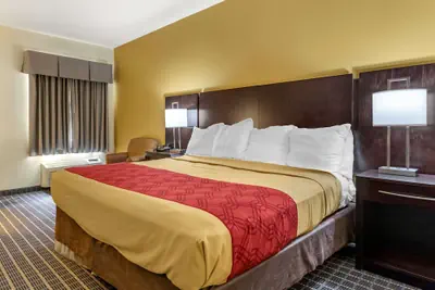Photo 4 - Econo Lodge Brunswick Travel Center