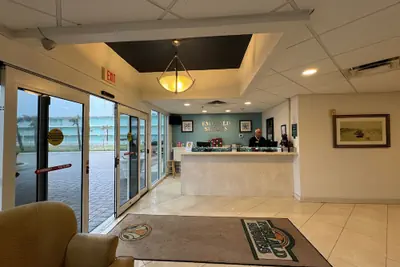 Photo 4 - Emerald Shores Resort