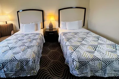 Photo 4 - Executive Inn & Suites Breaux Bridge, LA