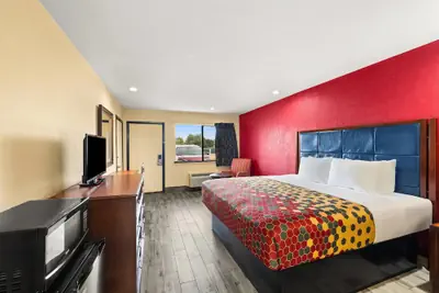 Photo 2 - Econo Lodge Belton