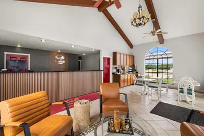 Photo 4 - Econo Lodge Belton