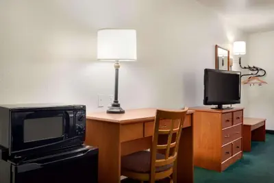 Photo 5 - Travelodge by Wyndham Clinton Valley West Court