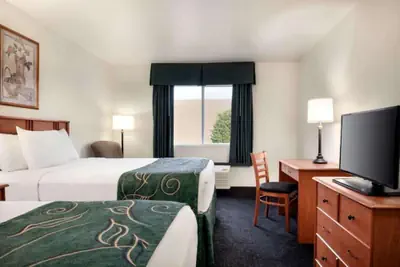 Photo 3 - Travelodge by Wyndham Clinton Valley West Court