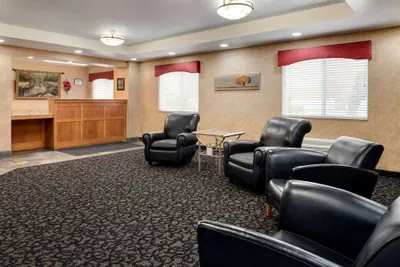 Photo 2 - Travelodge by Wyndham Clinton Valley West Court