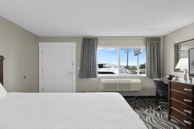 Photo 2 - Astoria Rivershore Motel