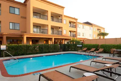 Photo 2 - Courtyard by Marriott Brownsville