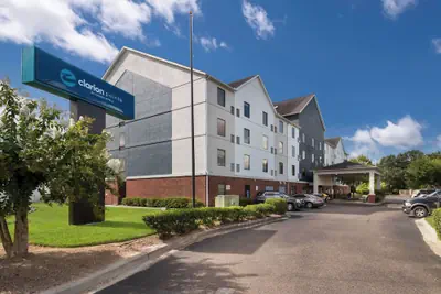 Photo 2 - Clarion Pointe Charleston - West Ashley
