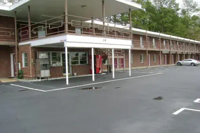Photo 2 - Sherwood Motel