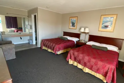 Photo 4 - Sherwood Motel