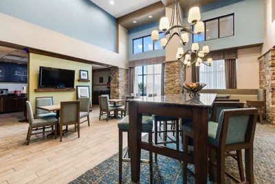 Photo 5 - Hampton Inn & Suites Colorado Springs/Air Force Academy