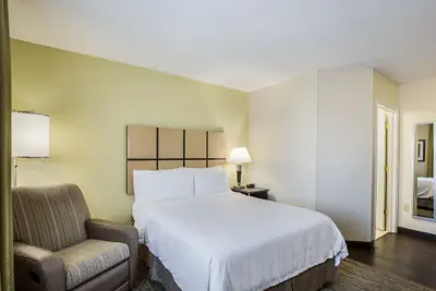 Photo 4 - Candlewood Suites Virginia Beach Town Center by IHG