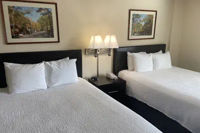 Photo 5 - University Inn Durham next to Duke University Medical Center
