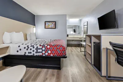 Photo 4 - Econo Lodge Inn & Suites Cayce I-26 Airport