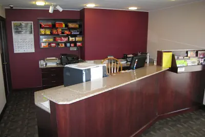 Photo 4 - Travelers Lodge Motel Marshall