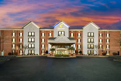 Photo 2 - Comfort Suites Airport