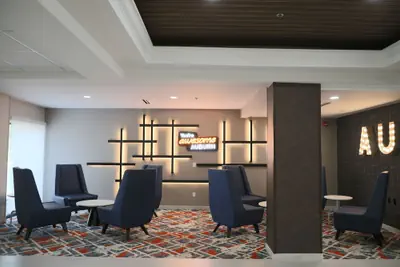 Photo 5 - La Quinta Inn & Suites by Wyndham Auburn - University Area