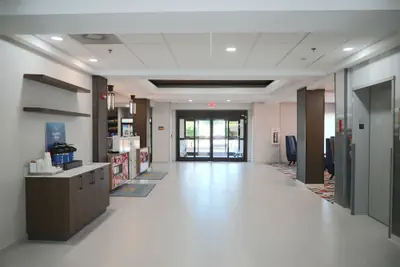 Photo 4 - La Quinta Inn & Suites by Wyndham Auburn - University Area