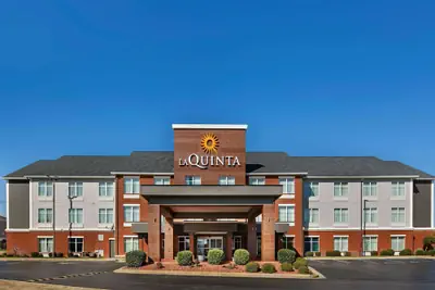 Photo 2 - La Quinta Inn & Suites by Wyndham Oxford - Anniston
