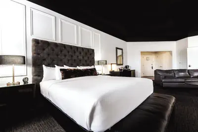 Photo 5 - The Delafield Hotel