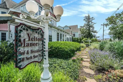 Photo 2 - Yelton Manor Bed & Breakfast