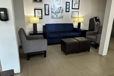 Photo 3 - Comfort Inn Dallas Park Central