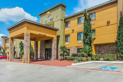 Photo 2 - Comfort Inn Dallas Park Central