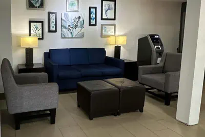 Photo 4 - Comfort Inn Dallas Park Central