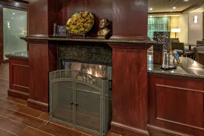 Photo 4 - Hampton Inn Cambridge