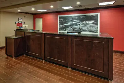 Photo 5 - Hampton Inn Cambridge