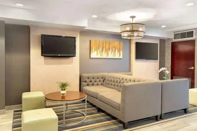 Photo 4 - Best Western Plus Fairfield Hotel