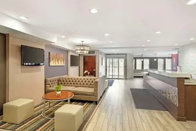 Photo 3 - Best Western Plus Fairfield Hotel