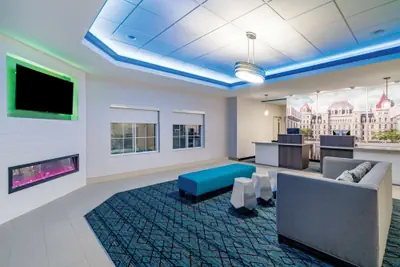 Photo 3 - La Quinta Inn & Suites by Wyndham Latham Albany Airport
