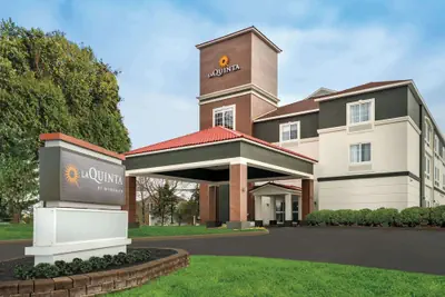 Photo 2 - La Quinta Inn & Suites by Wyndham Latham Albany Airport
